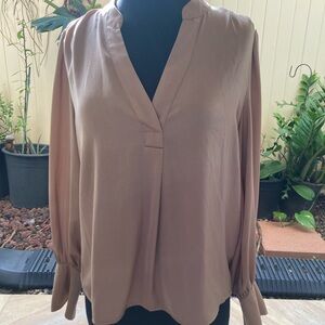 Banana Republic $25 Elegant Women's Tan Blouse size S